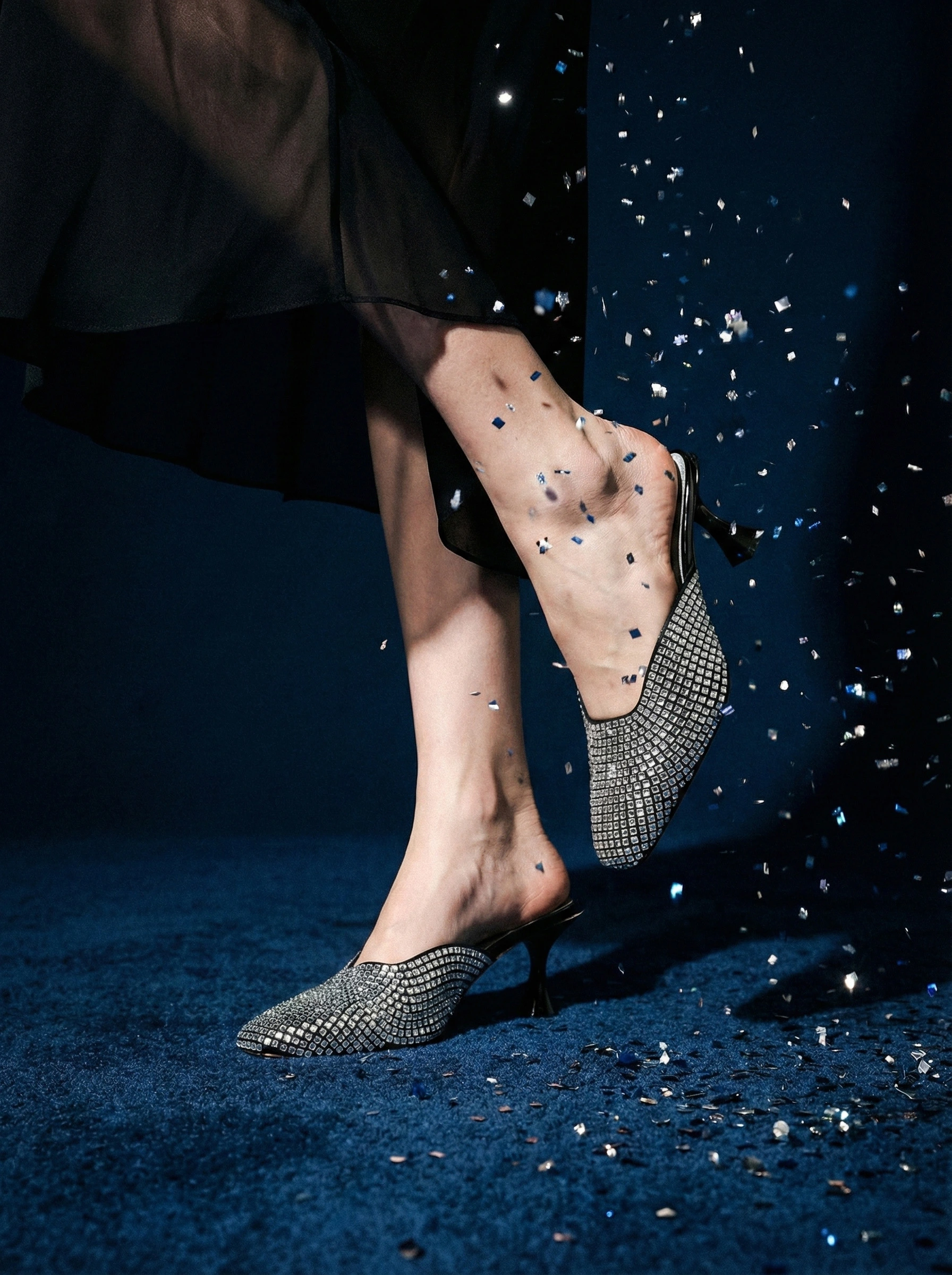 Мюли серебристого цвета на высоком каблуке